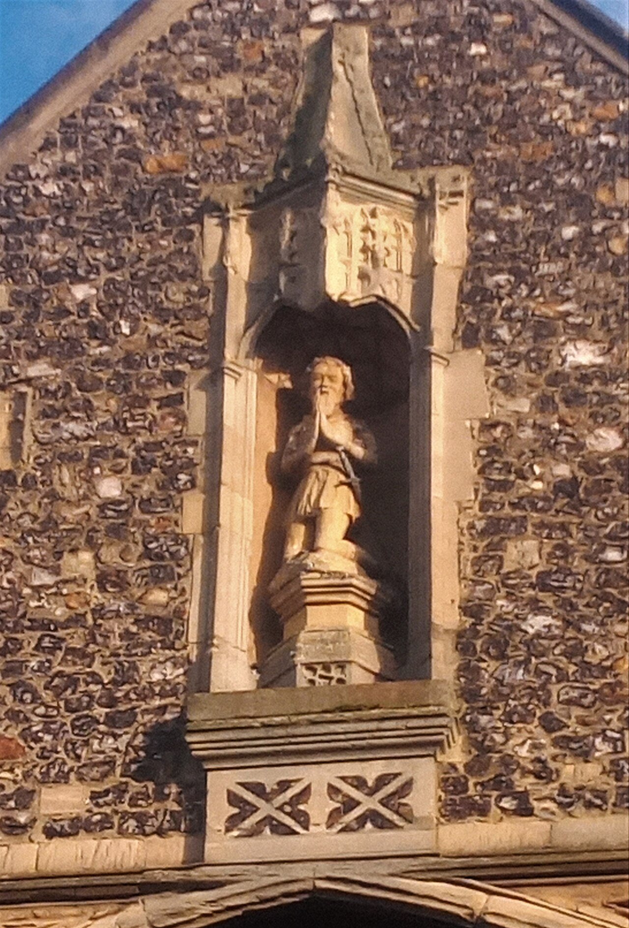 Statue of Sir Thomas Erpingham at the Erpingham Gate, Norwich